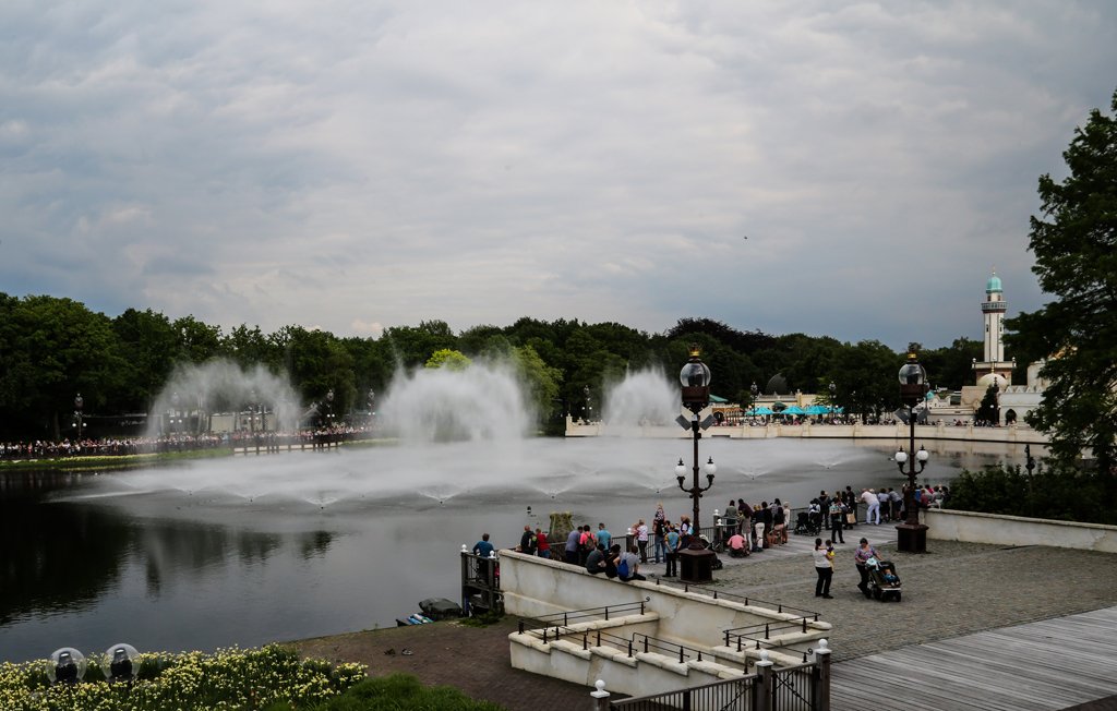 Visitors gathering around a large outdoor fountain show during an event near The Hague.